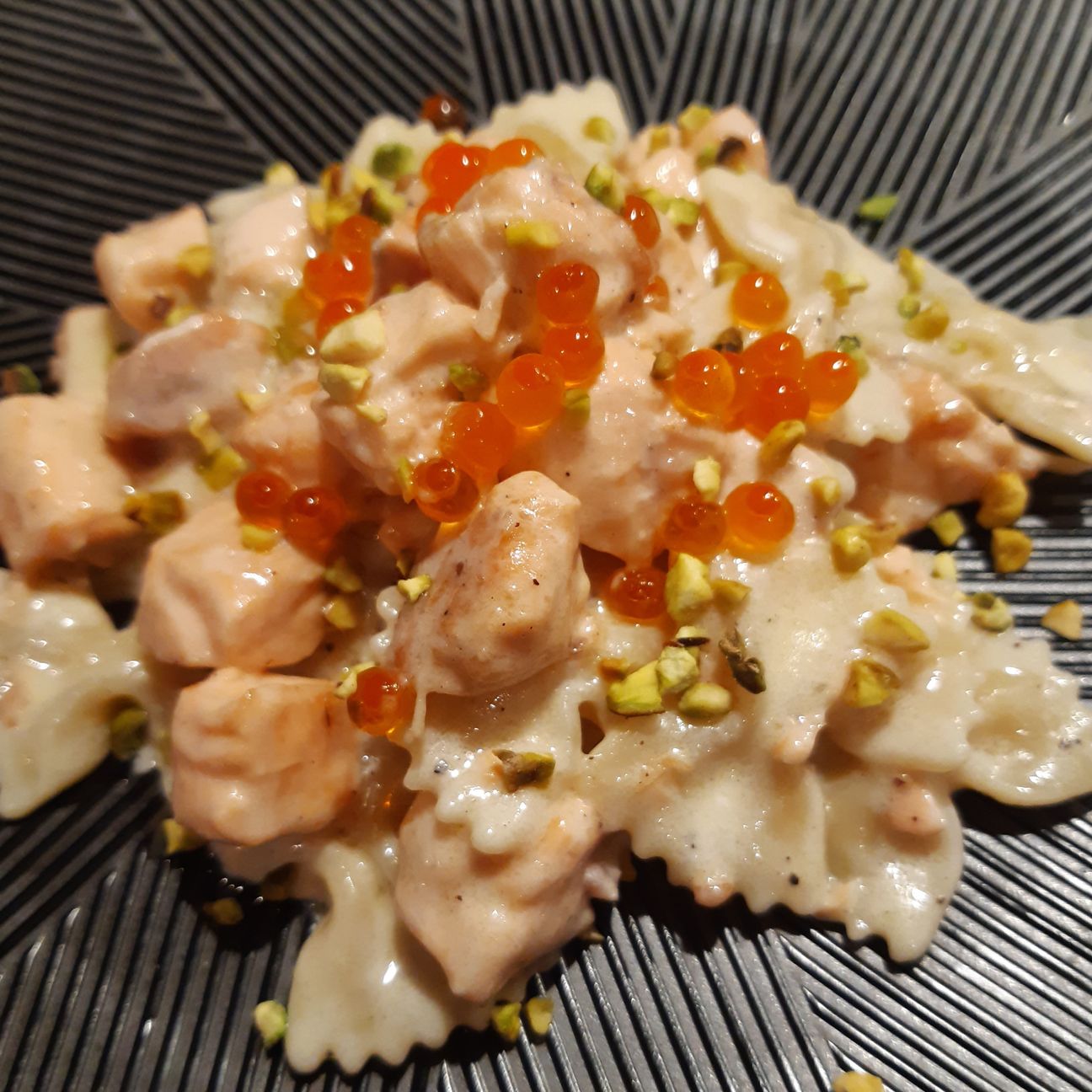 Farfalle con caviale di salmone