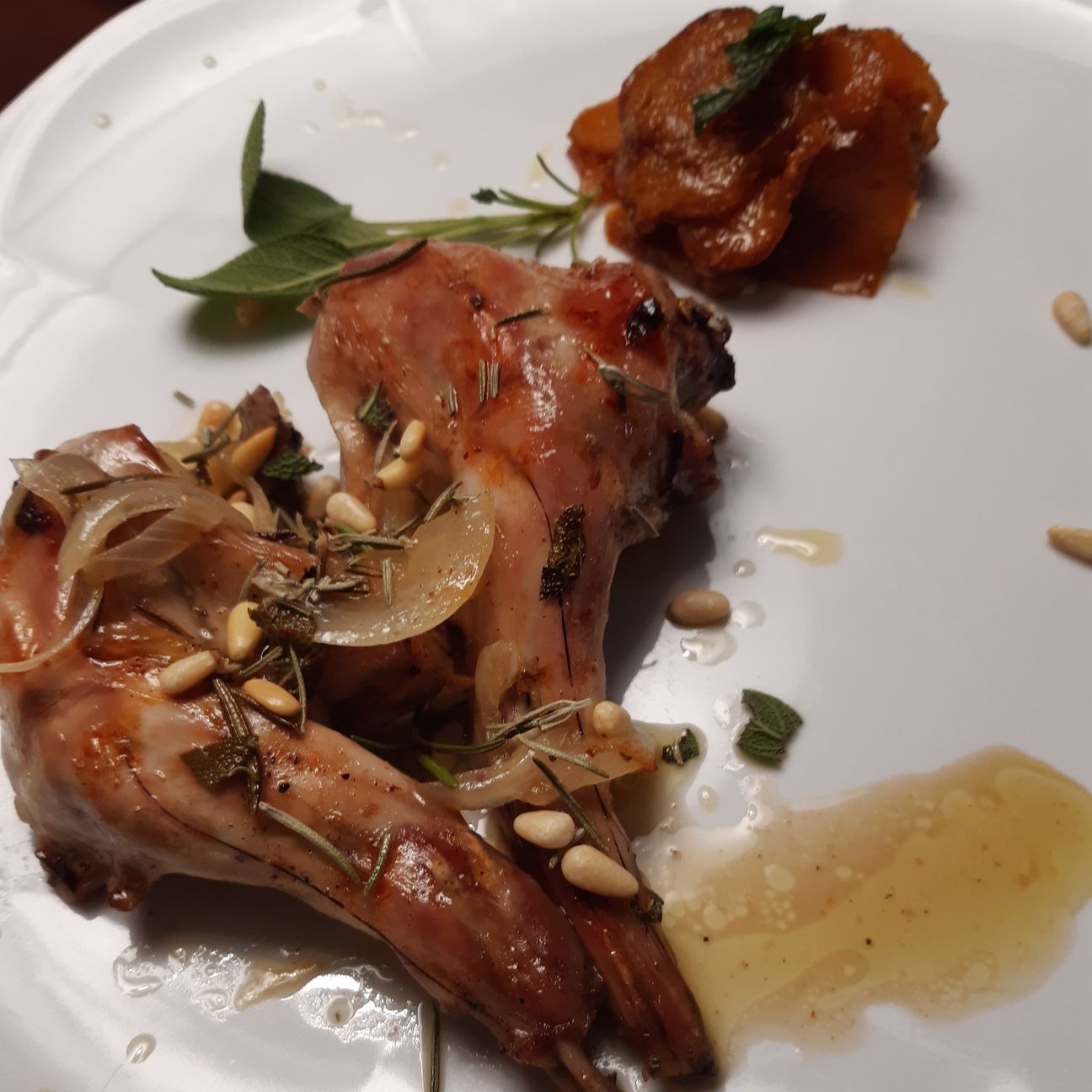 Coniglio all'agro con zucca rossa in agrodolce