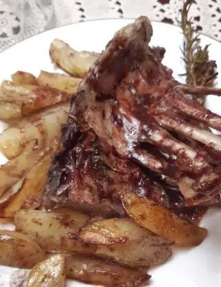 Ricetta Carre d'agnello con salsa al nero d'Avola e patate al forno al rosmarino di domenico.sant