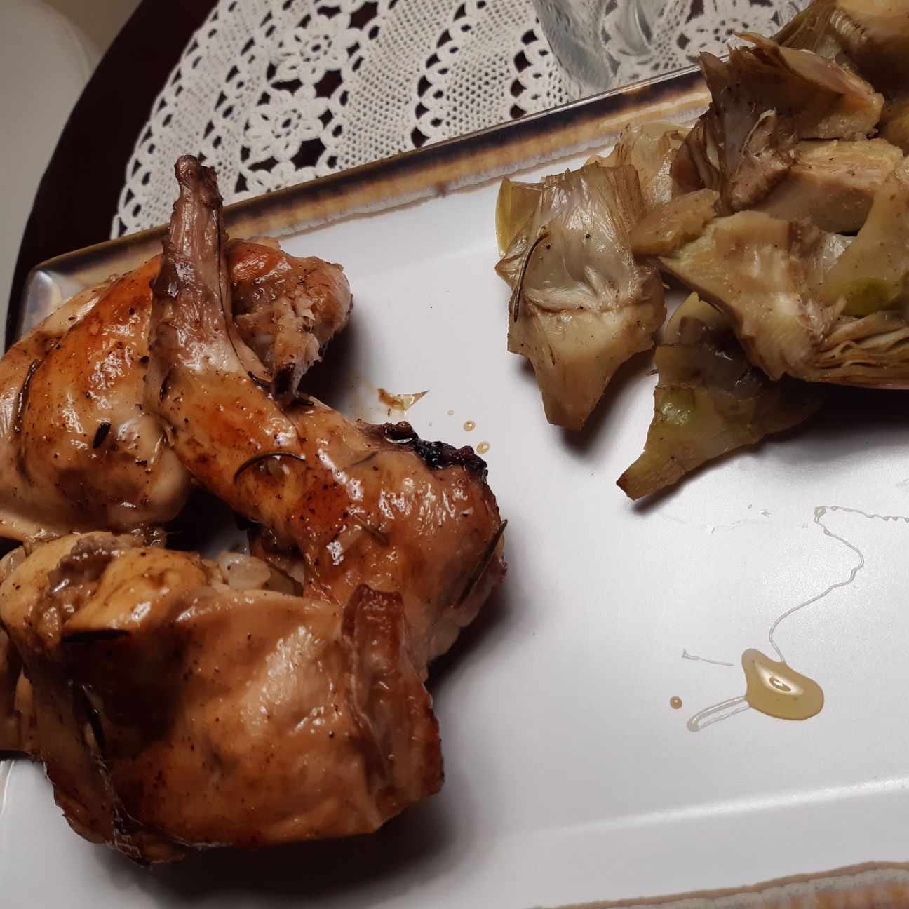 Coniglio stufato con miele e carciofifi