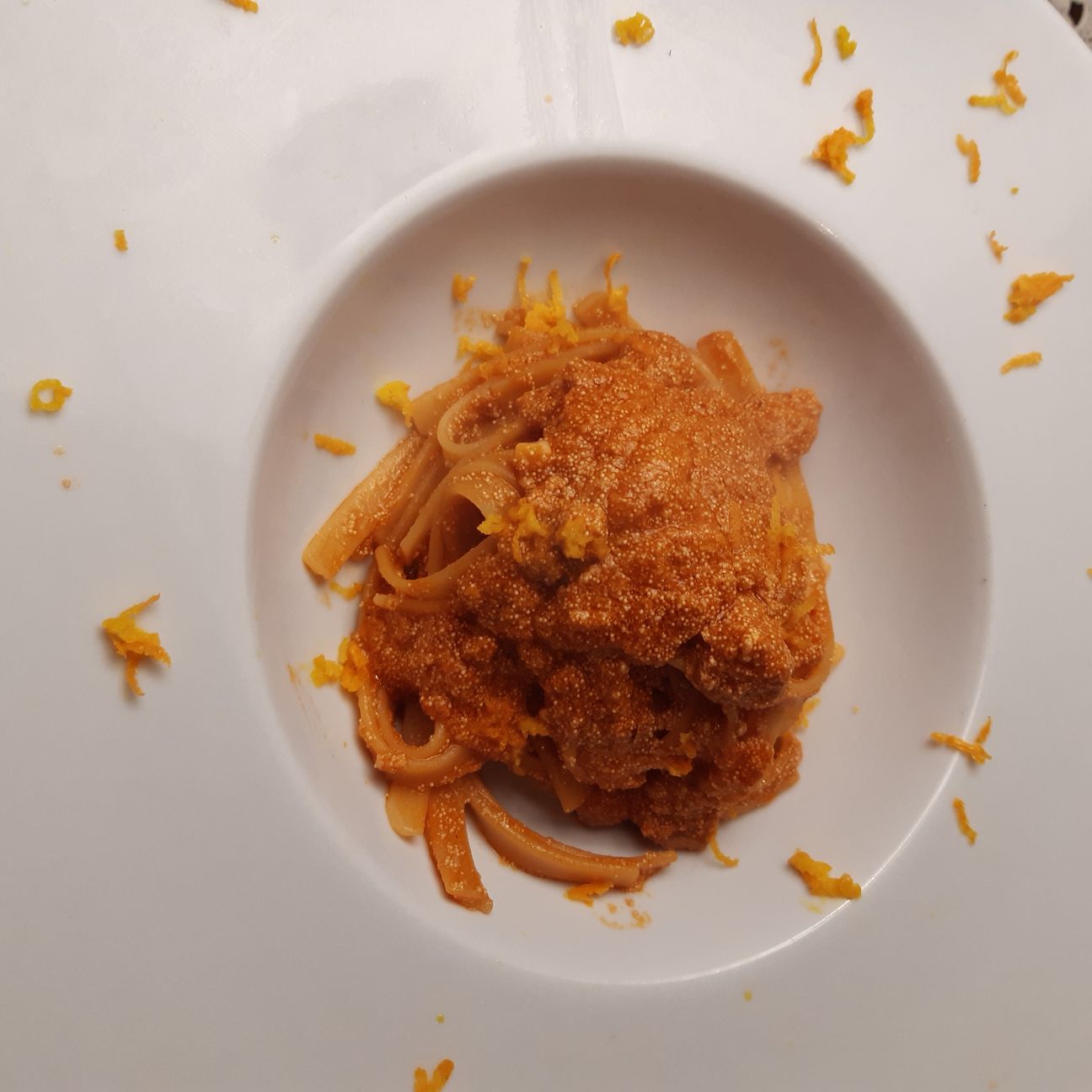 Fettuccine alle uova di pesce gallinella e profumo d arancia