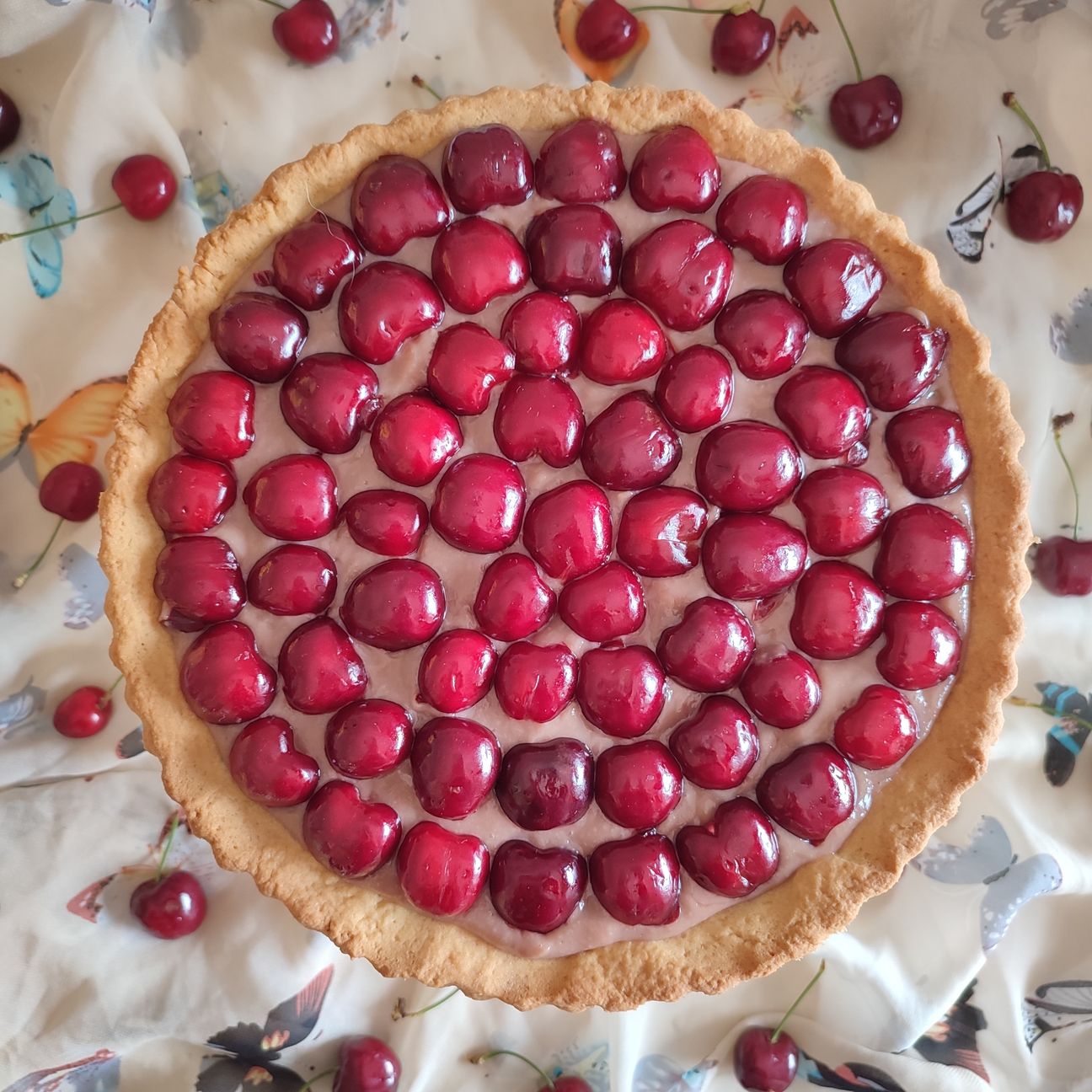 Crostata con crema alle ciliegie