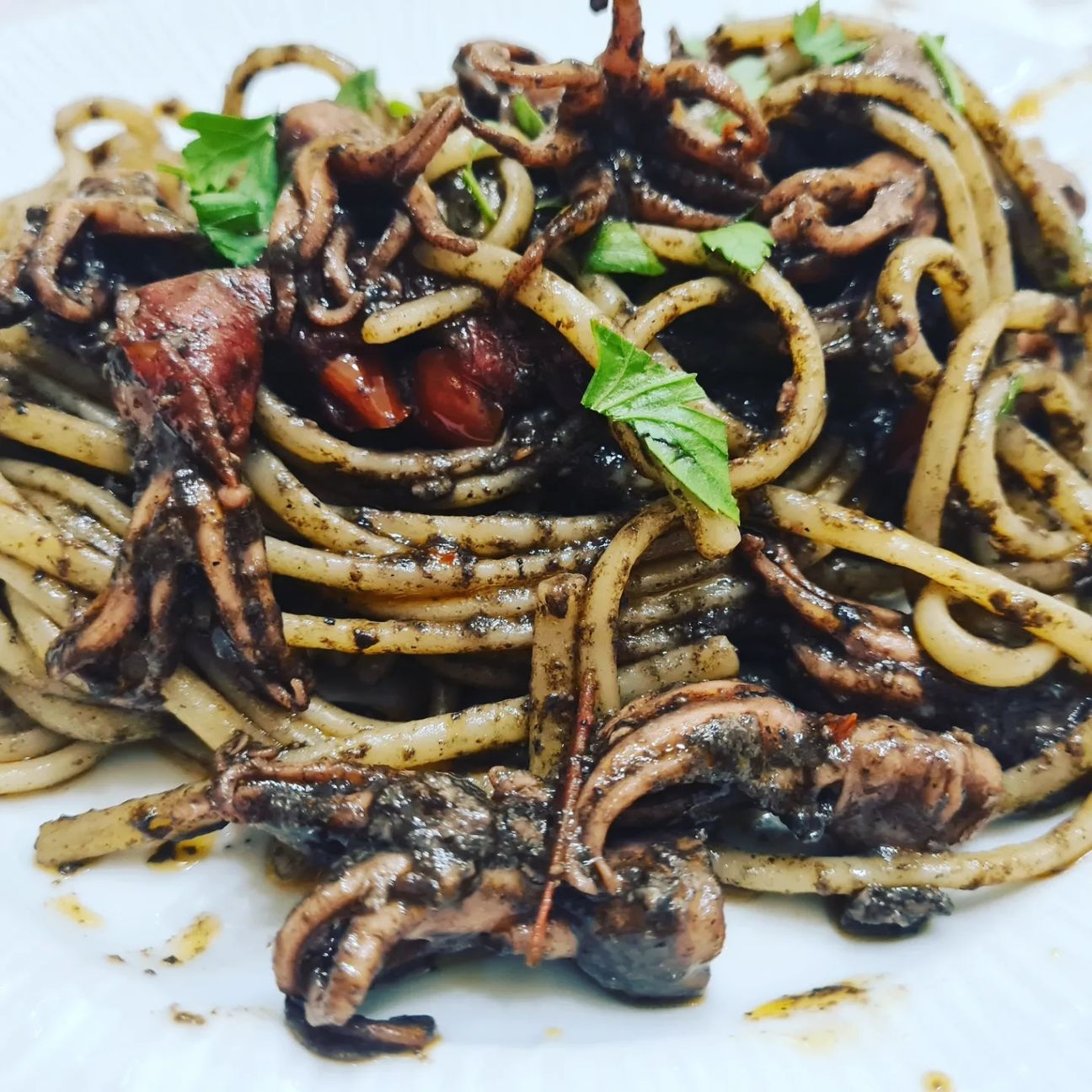 Linguine con nero di polipetti