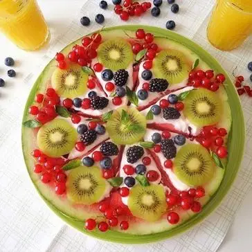 Ricetta Pizza di anguria con crema di yogurt e frutta fresca di Magda.B