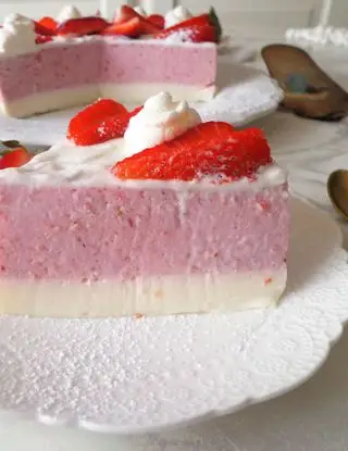 Ricetta Cheesecake doppio strato con fragole e panna senza cottura di Magda.B