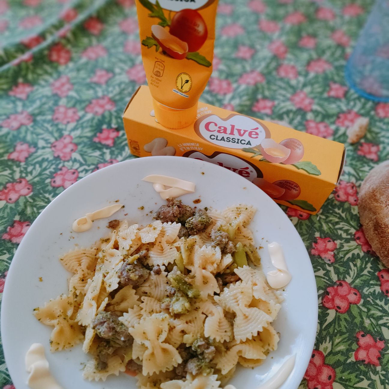 Farfalle broccoli e salsiccia con nuvole di Calve`