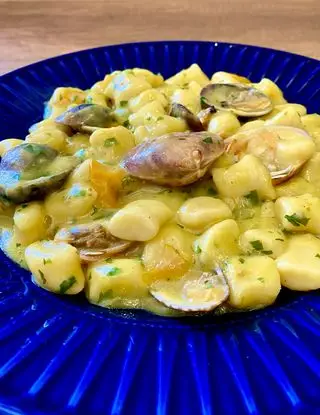 Ricetta Gnocchi Datterino Giallo e Vongole Veraci di infarinato