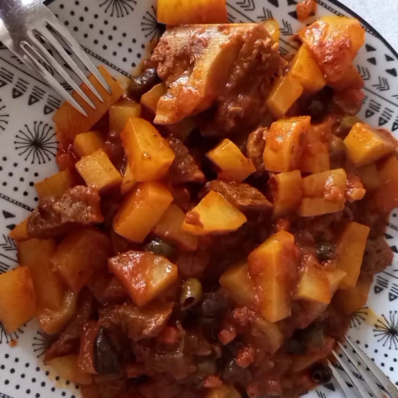 Spezzatino di manzo con patate e olive taggiasche