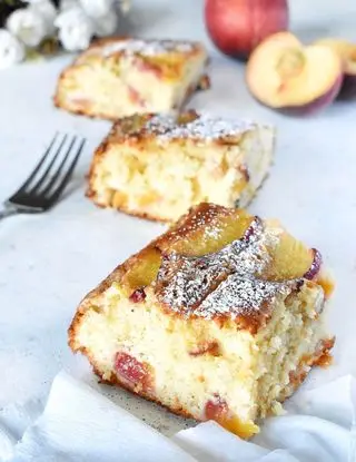 Ricetta TORTA SOFFICE CON PESCHE E YOGURT BIANCO di ricettario