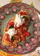 Ricetta SPAGHETTI POMODORO, BASILICO E STRACCIATELLA