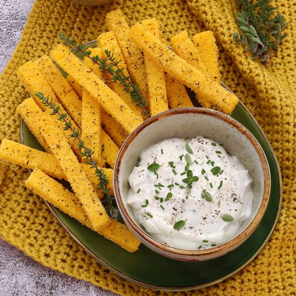 Patatine (finte) di Polenta e Salsa allo Yogurt Al.ta Cucina