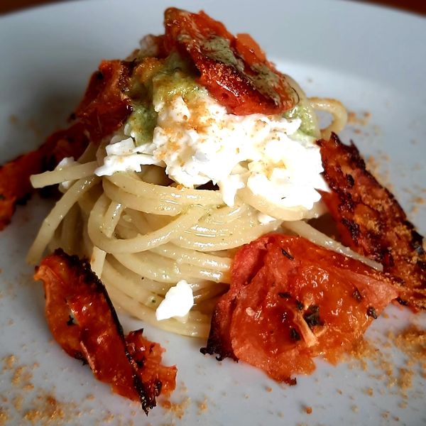 Spaghettone Con Crema Di Origano Cubano, Burrata, Pomodoro Arrosto E ...