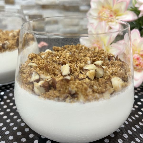Panna cotta light con sciroppo di acero e crumble | Al.ta Cucina