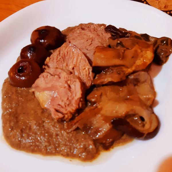 Arrosto su crema di porcini,porcini grigliati e cipolline in agrodolce