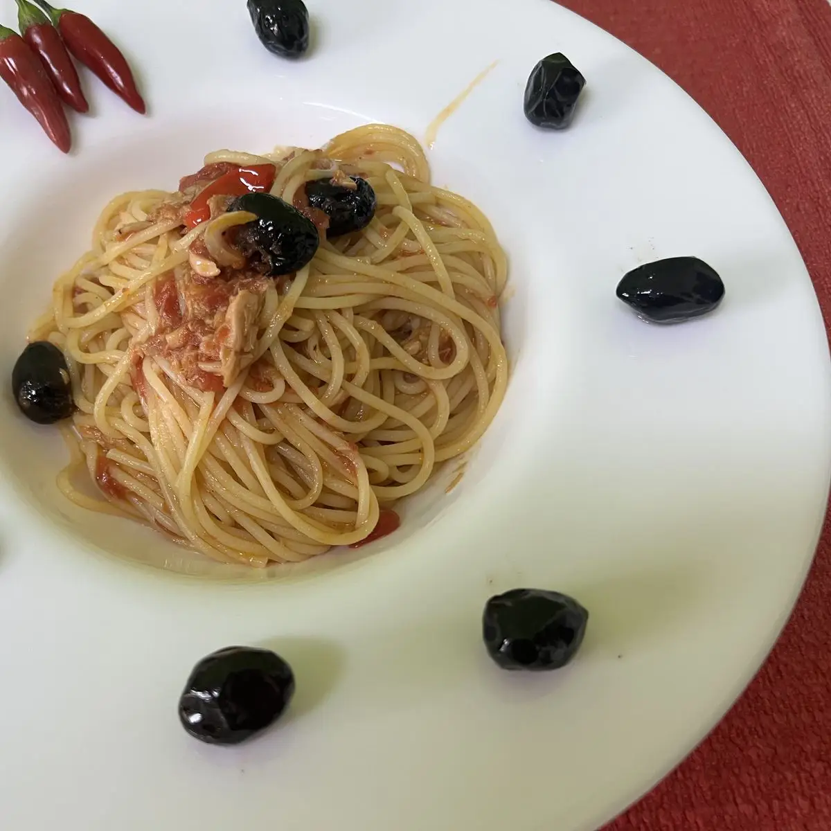 Ricetta Spaghetti tonno e olive nere🌶 di loredana705