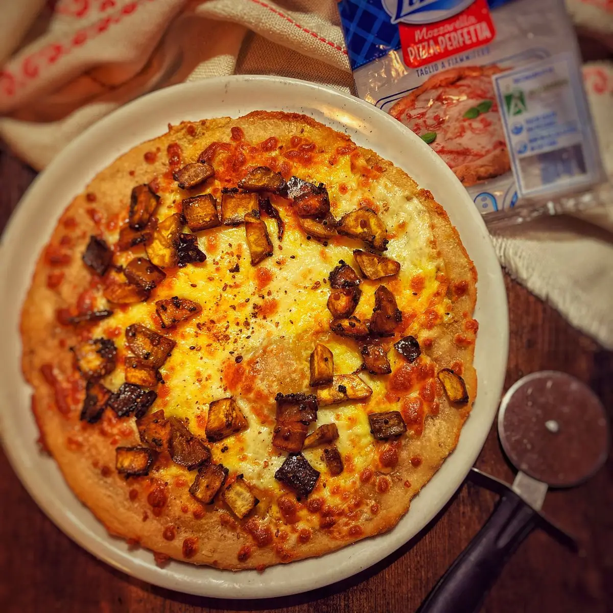 Ricetta Pizza formaggio e platano, con biga di viaggiandomangiando