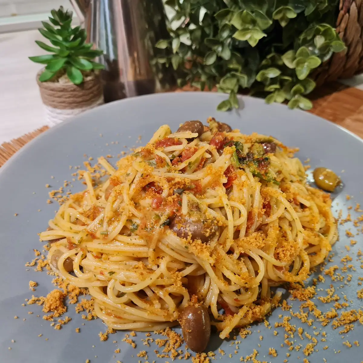 Ricetta Spaghettino risottato pomodori secchi olive taggiasche e capperi di Briciole di mollica