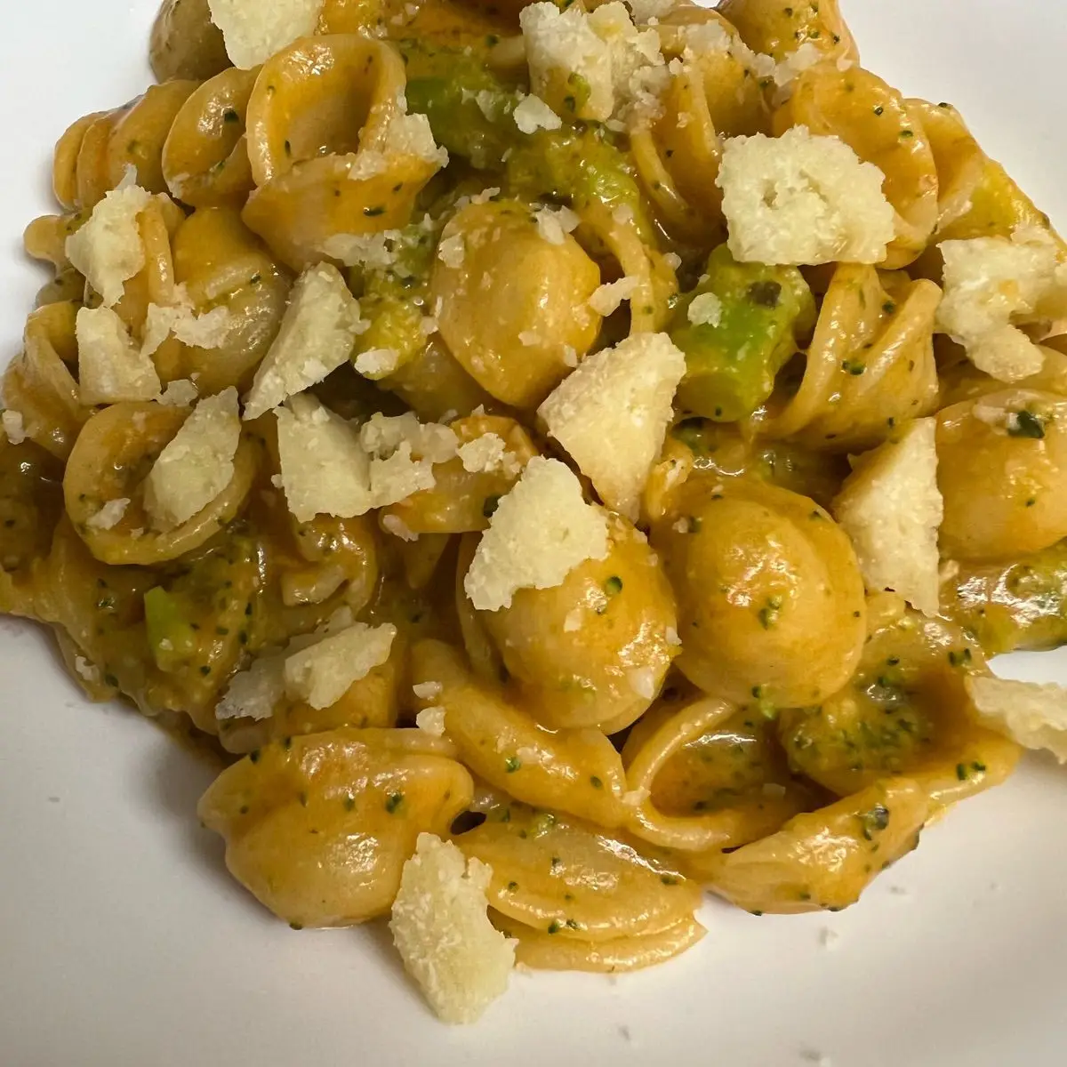 Ricetta Orecchiette con pesto rosso e broccoli di simonaimeneo