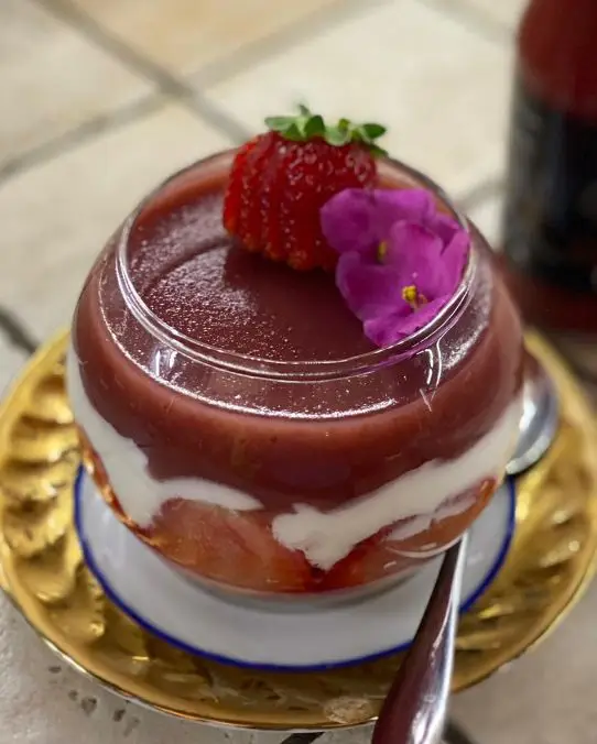 Ricetta Cheesecake allo yogurt greco e nettare alle fragole. di simoneantonella54