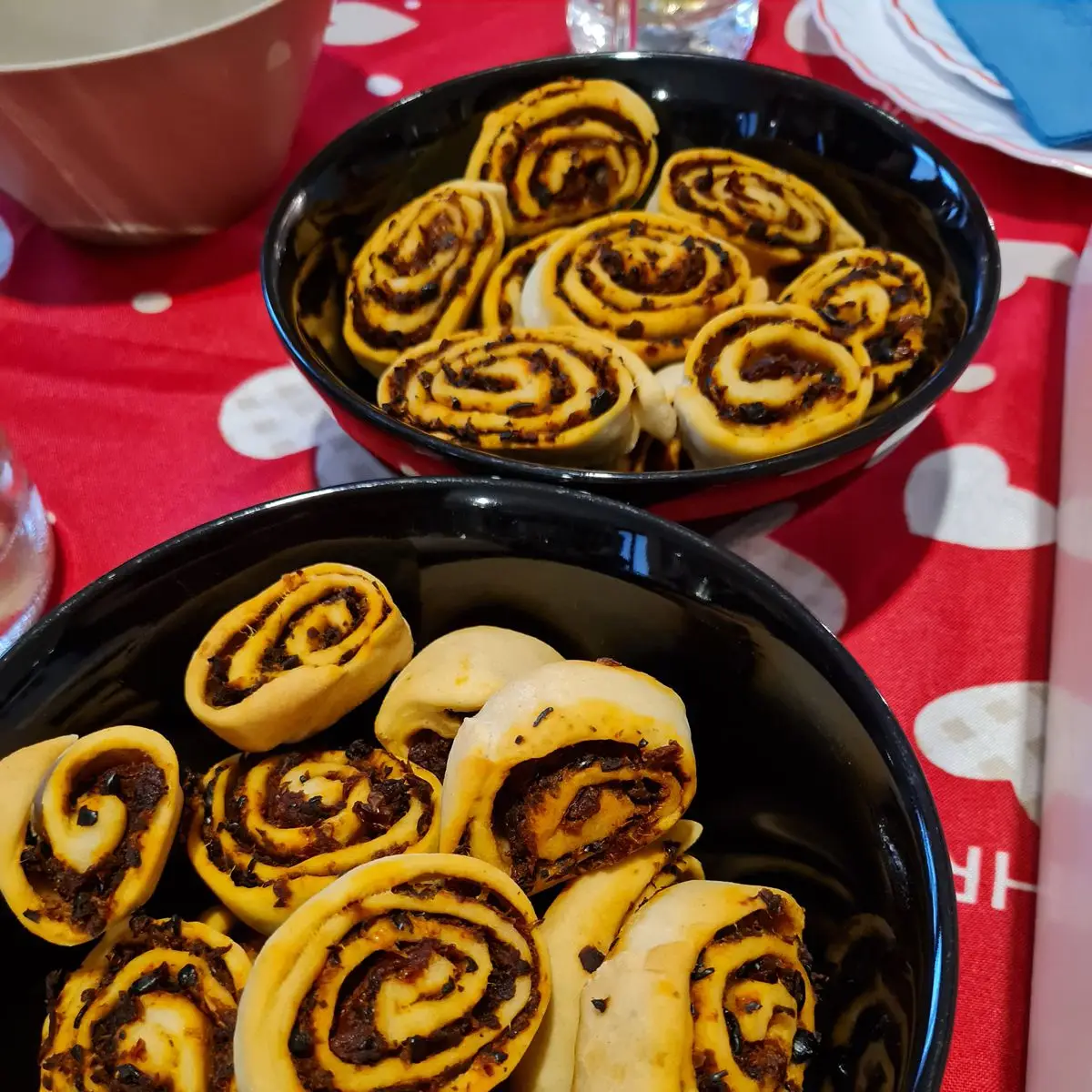 Ricetta Girelle con pomodori secchi e olive nere di lucamata