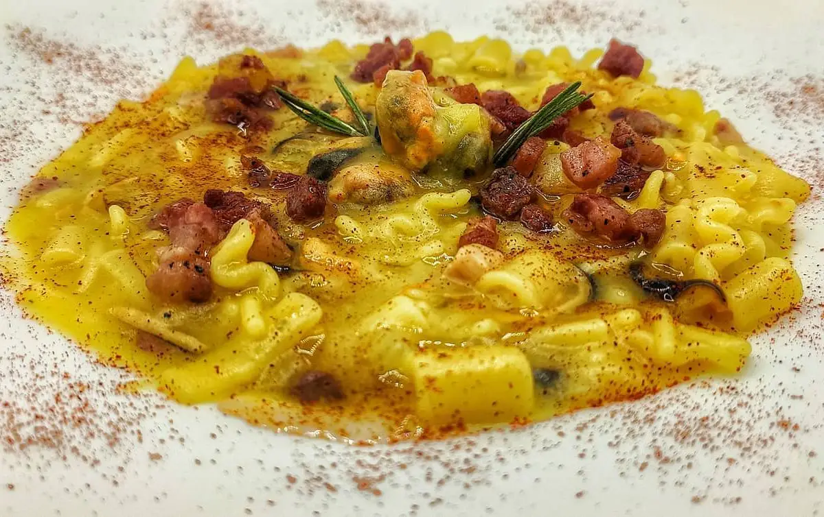 Ricetta Pasta mista patate, provola, cozze e pancetta. di ilrestomangia