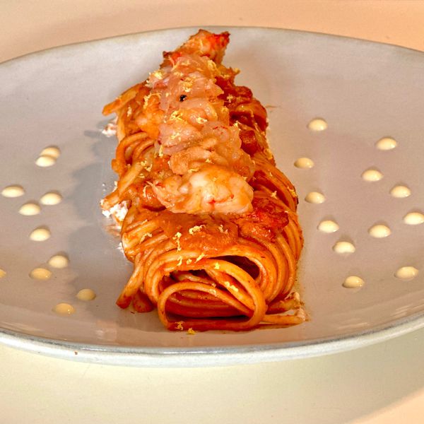 Linguine Garofalo cotte in bisque di gambero rosso mantecate con aglio