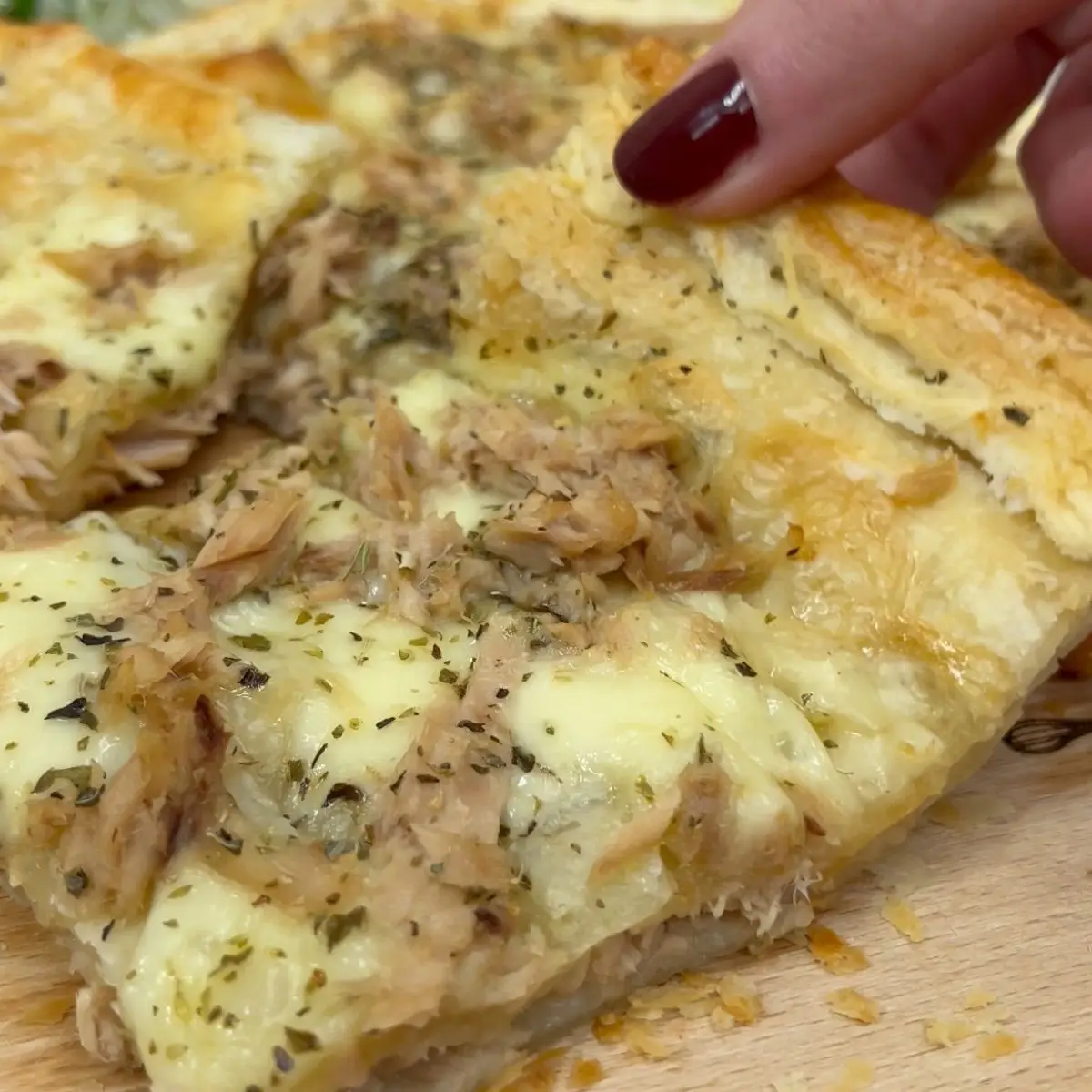 Ricetta Torta salata tonno e mozzarella aromatizzata con l'olio ai funghi porcini di lia.e.chia