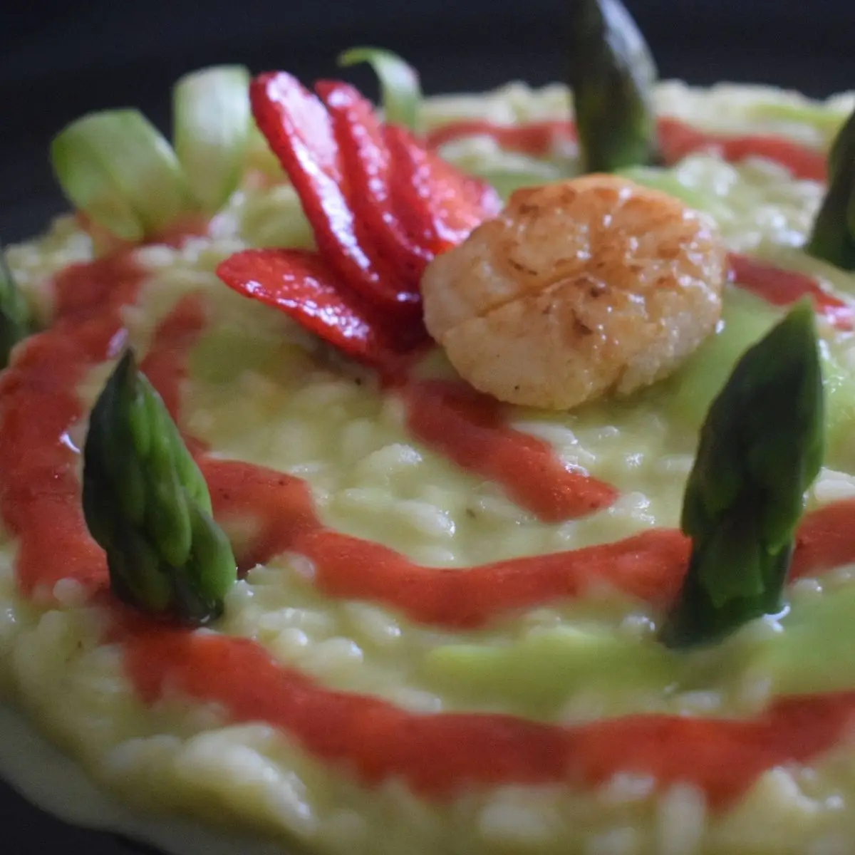 Ricetta Risotto agli asparagi con capesante e salsa di fragole di Mamy.chef75