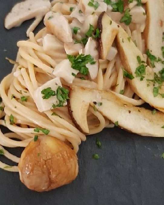 Spaghetti con porcini e castagne glassate al marsala Al.ta Cucina