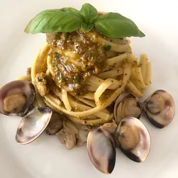 Ricetta Linguine alle vongole e pesto di pistacchi 😍 di midivertoacucinare