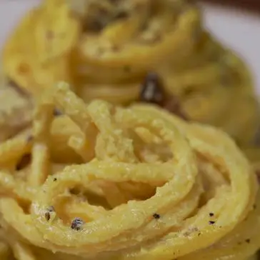Ricetta Spaghettoni alla crema di ricotta e zafferano con guanciale croccante di altacucina