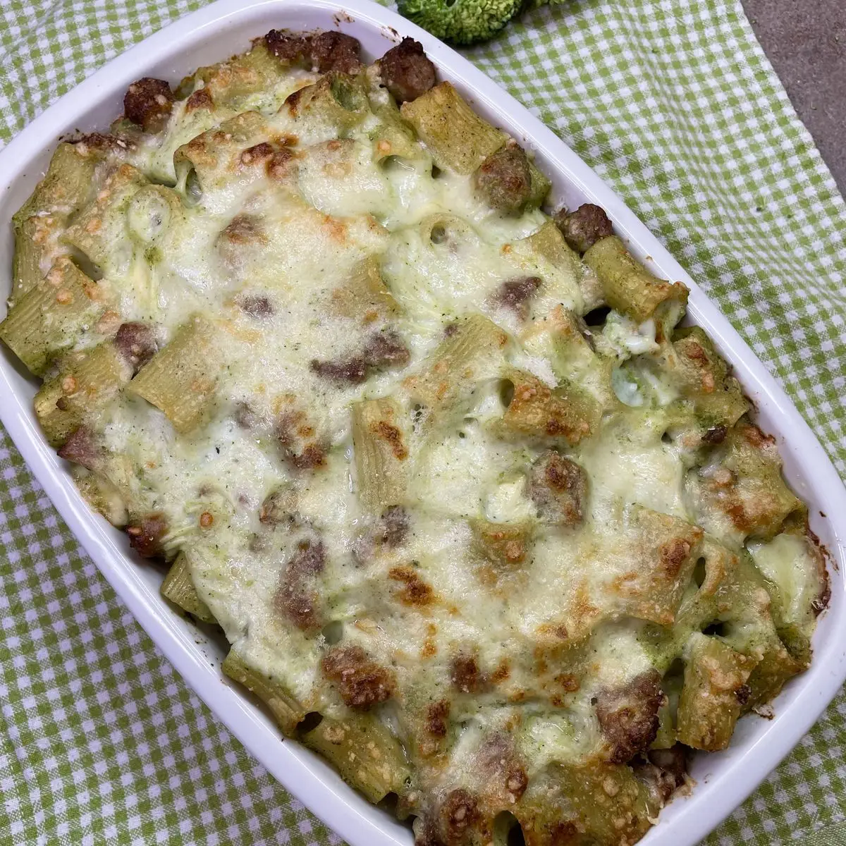 Ricetta Mezze maniche al forno con broccoli, salsiccia e formaggio di midivertoacucinare