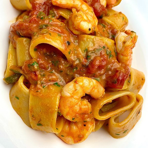 Calamarata con bisque di gamberi, pomodorini e asparagi Al.ta Cucina