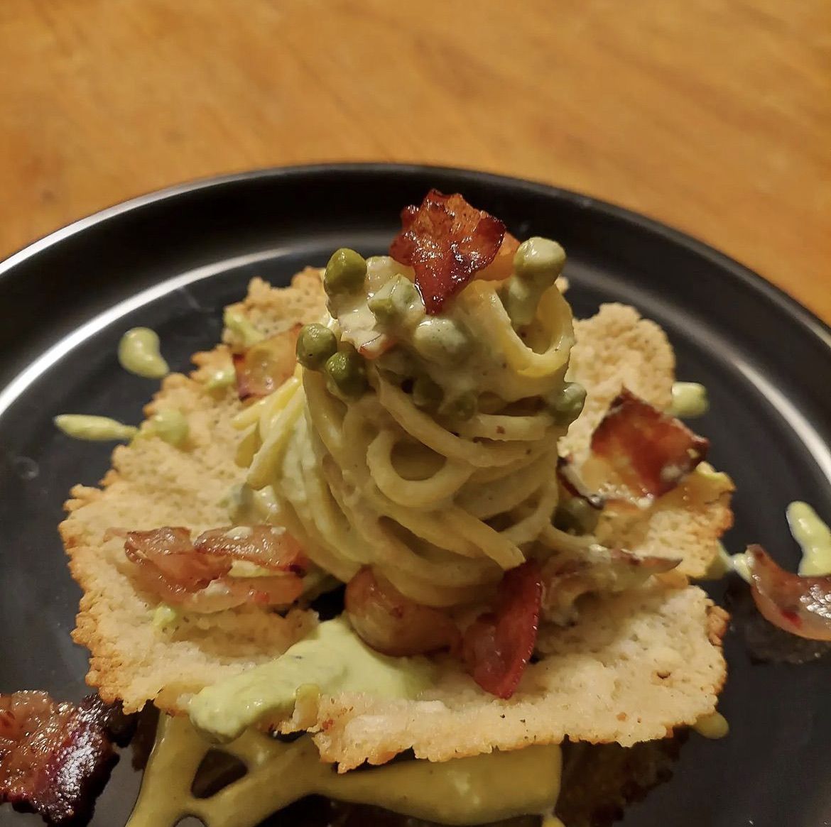 Tonnarelli crema di pistacchi e stracciatella, piselli e guanciale
