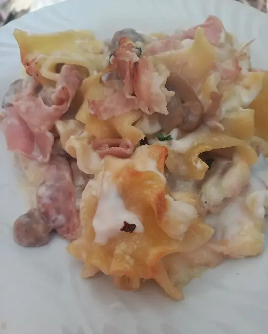 Ricetta Mafaldelle al forno con besciamella,funghi e prosciutto cotto di giuseppinacacace83