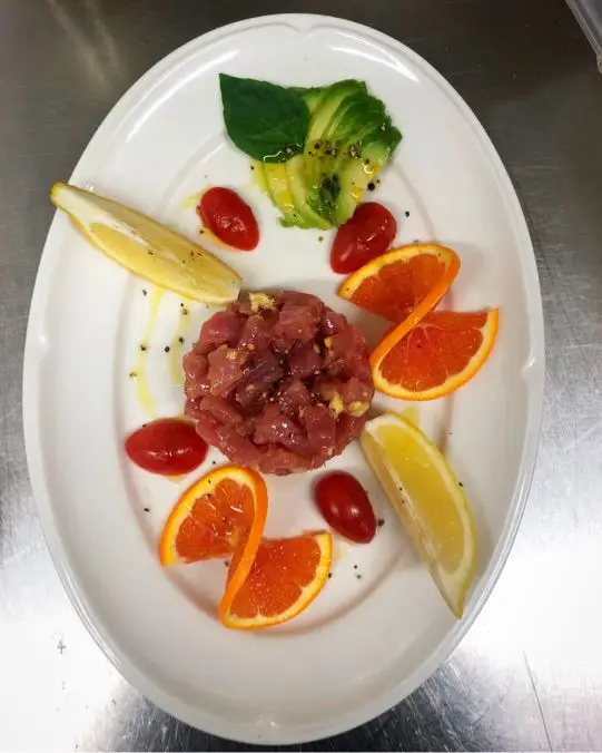 Ricetta TARTARA DI TONNO CON BOOM DI COLORI di matilde.500
