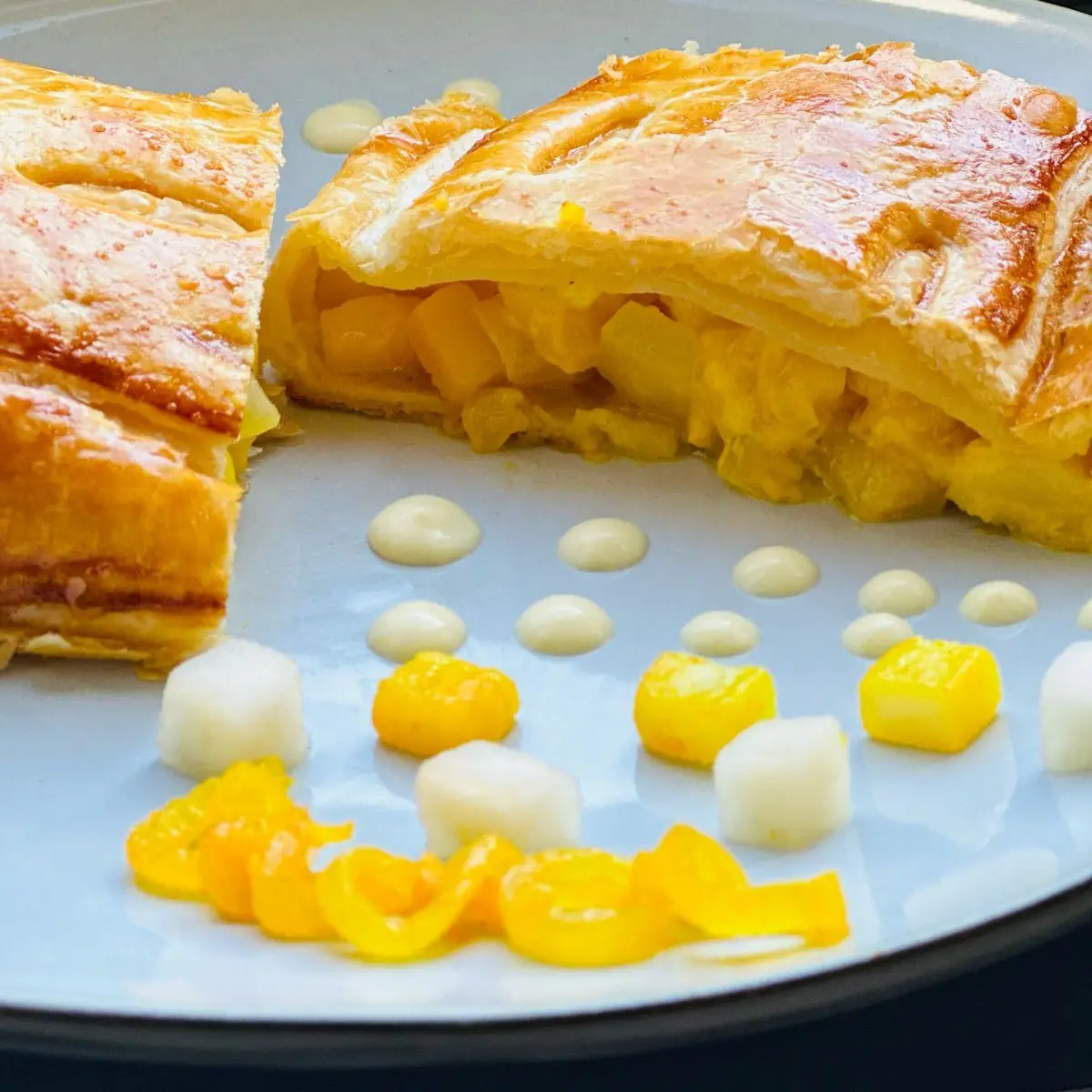 Ricetta Sfoglia , cipolla e patate allo zafferano, brumoise di pera caramellata e taleggio d’alpeggio di lucia.pavanastolfo