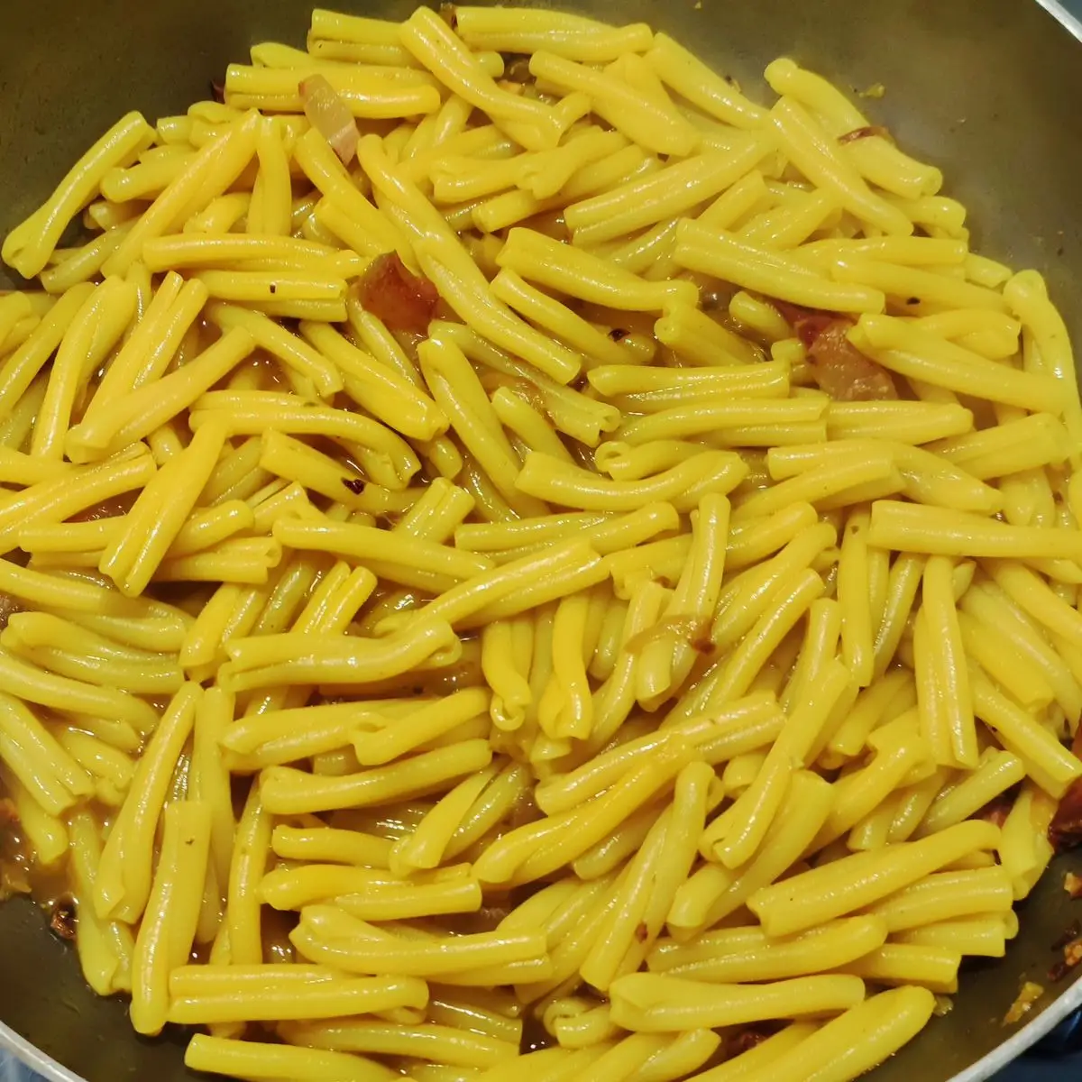 Ricetta Casarecce allo zafferano con guanciale e pistacchi. di ilninotto
