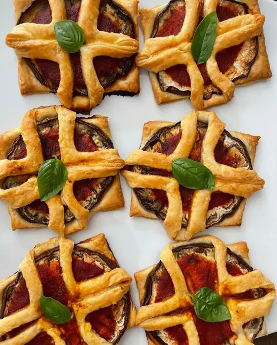 Ricetta Fiori di sfoglia con melanzane di nonditeloallanonna