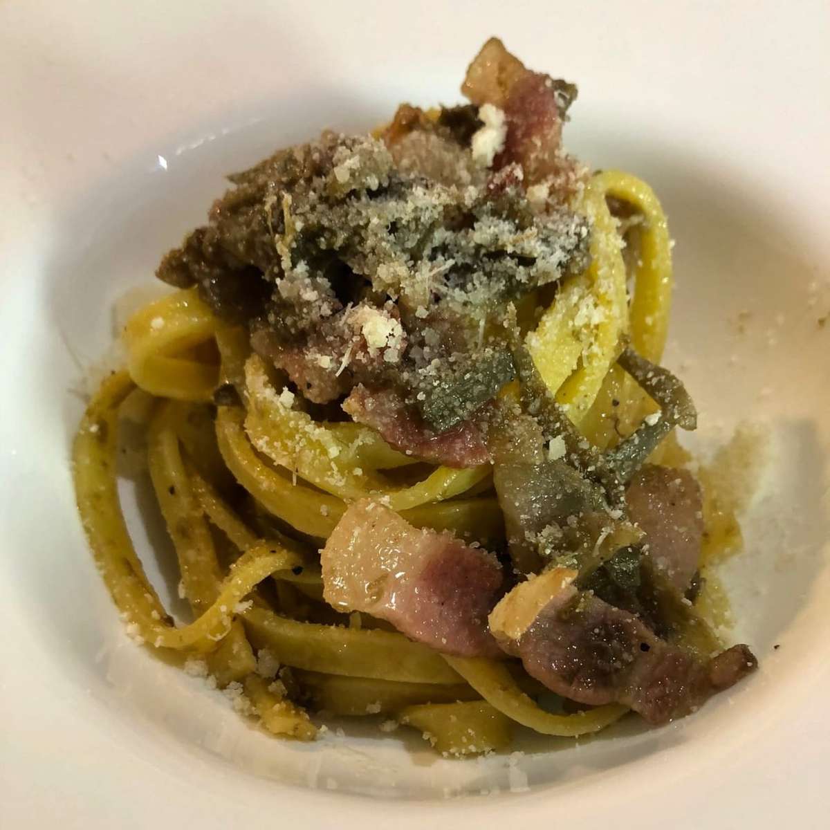 Fettuccine ai carciofi, guanciale e pecorino romano Al.ta Cucina