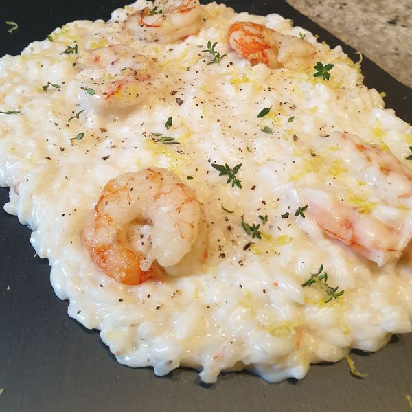 Risotto ai gamberoni e caprino con scorza di limone, timo e olio di