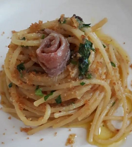 Spaghetti aglio,olio,peperoncino,acciughe e pangrattato. Al.ta Cucina