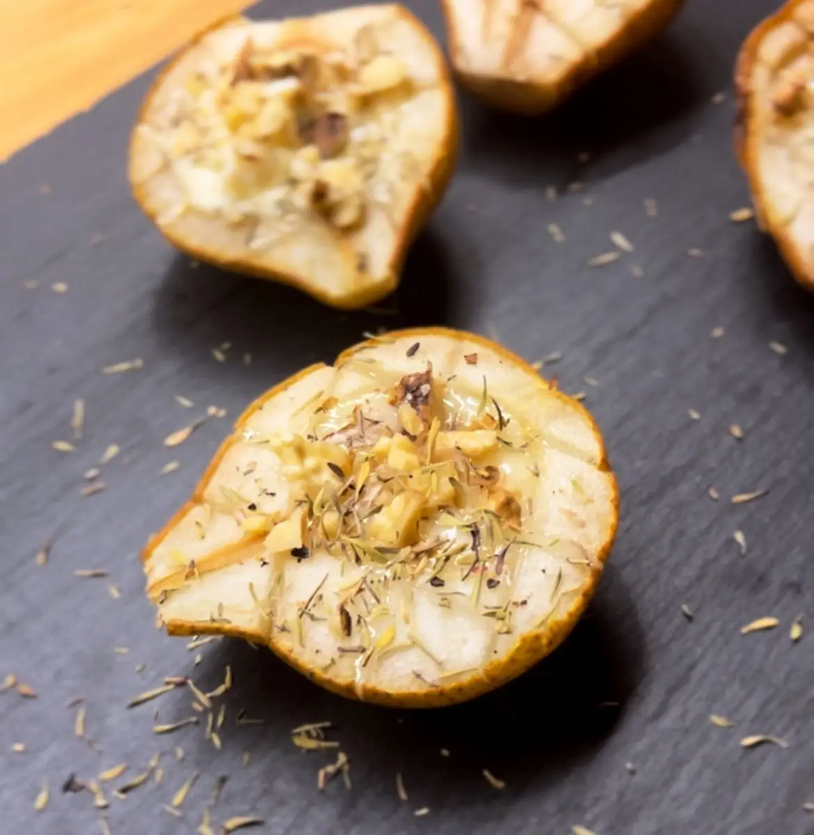 Ricetta Pere al forno, gorgonzola, timo e noci di giadaconti