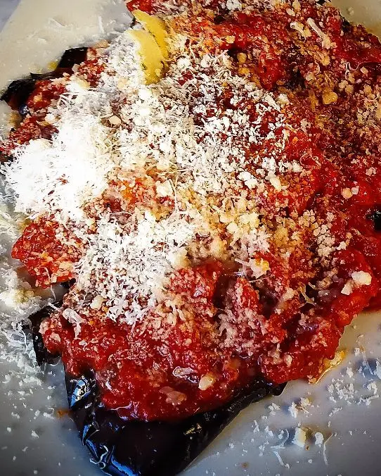 Ricetta Parmigiana di melanzane al piatto di francescacass