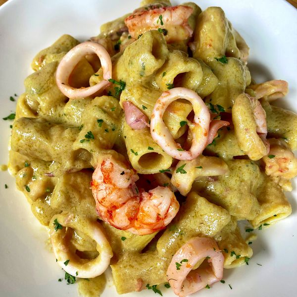 Mezze Maniche con crema di carciofi, gamberi e calamari Al.ta Cucina