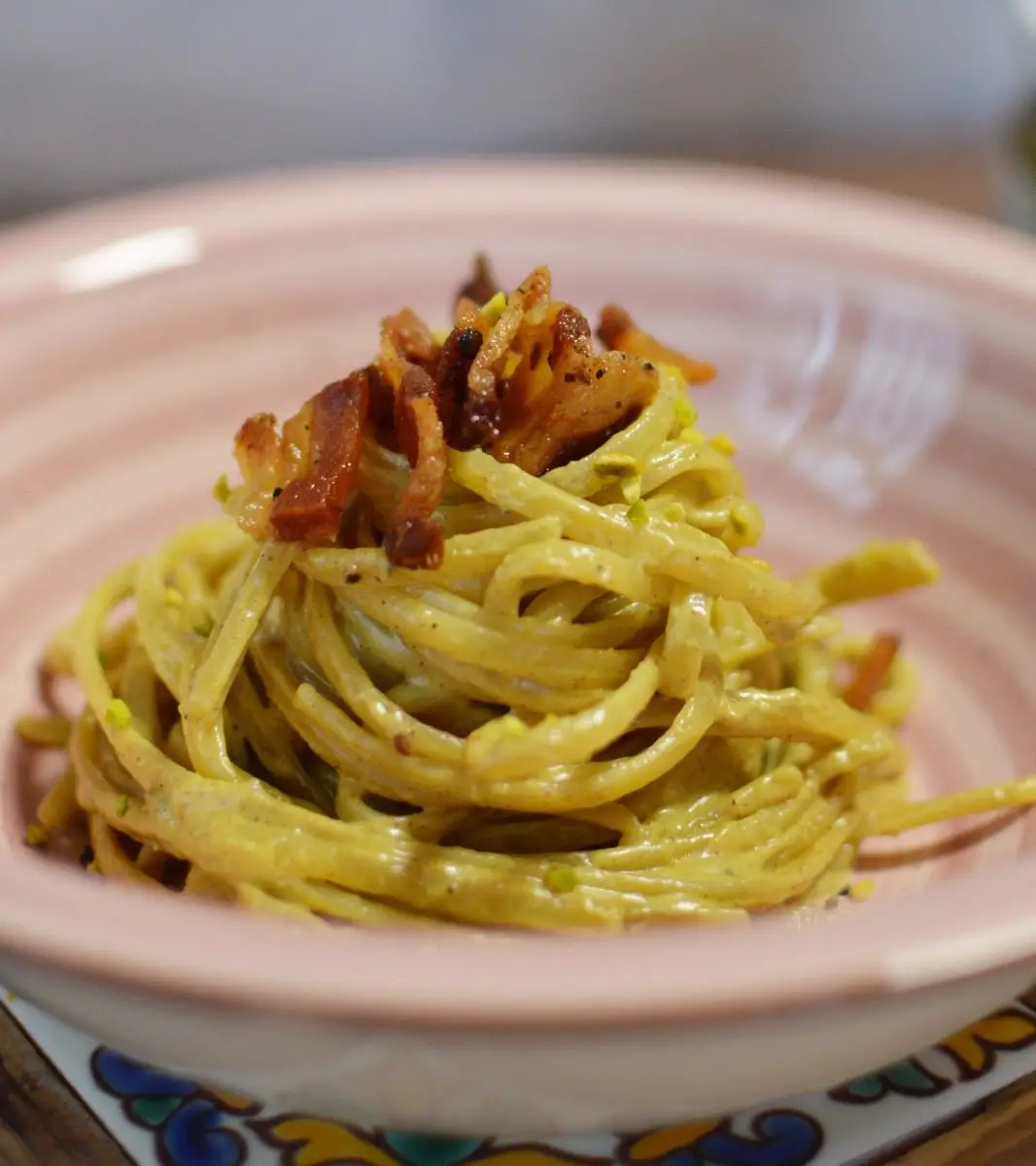 Ricetta Linguine con crema di pistacchio e pancetta croccante di Tiramisù_Il_Morale
