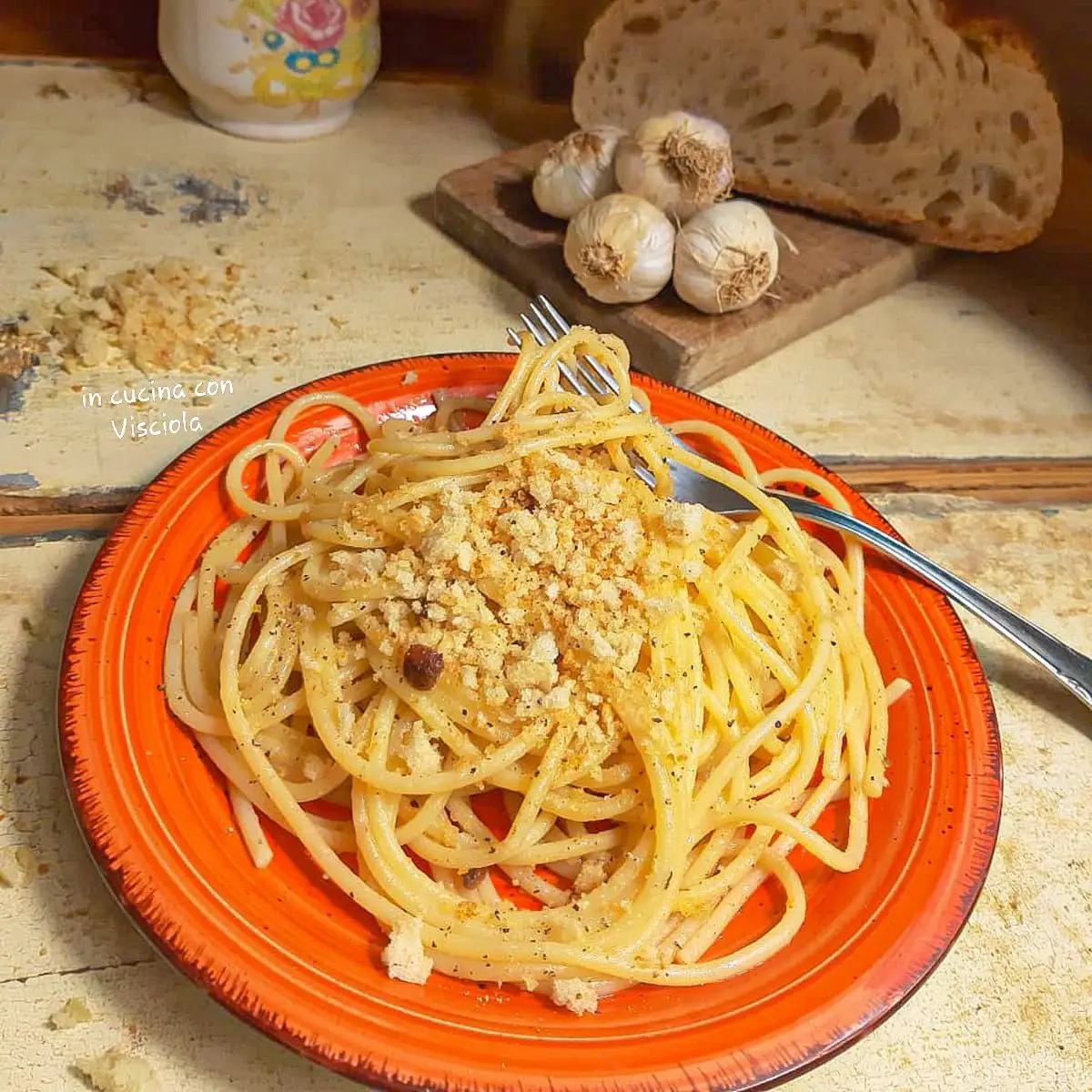 Ricetta Spaghettoni acciughe e mollica di visciola_versilia