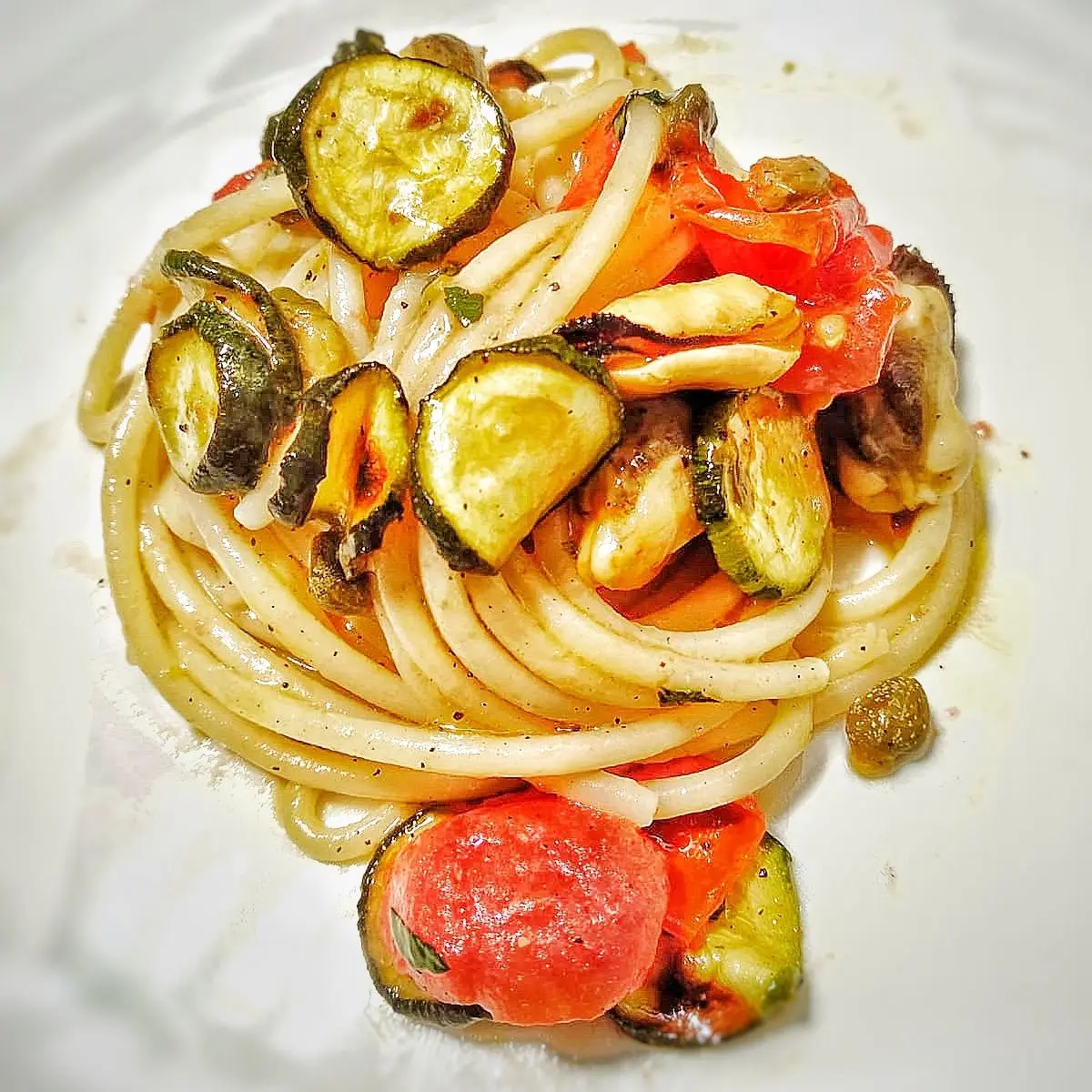 Ricetta Spaghettone alle cozze zucchine alla "pavredd" di chef_vincenzo_campanale